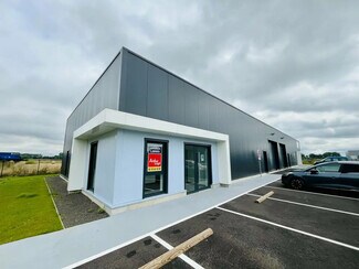 Plus de détails pour Local d'activités à louer