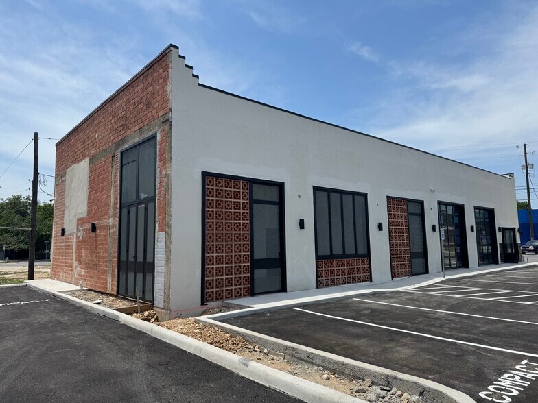 100 Blanco Rd, San Antonio, TX à louer - Photo de l’immeuble – Image 3 sur 7
