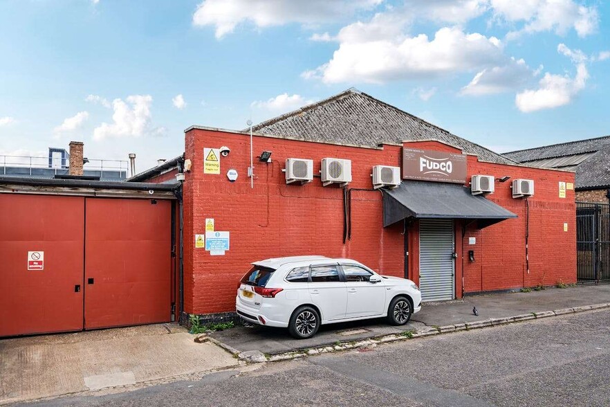 Cobbold Rd, Londres à vendre - Photo de l’immeuble – Image 1 sur 13