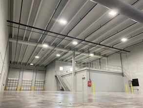 12301 NW 116th Ave, Medley, FL à louer Photo intérieure– Image 2 sur 4