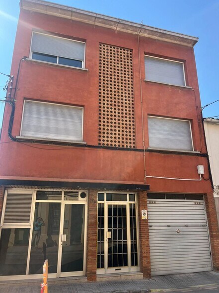 Immeuble residentiel dans Castellar del Vallès, Barcelona à vendre - Photo de l’immeuble – Image 2 sur 4