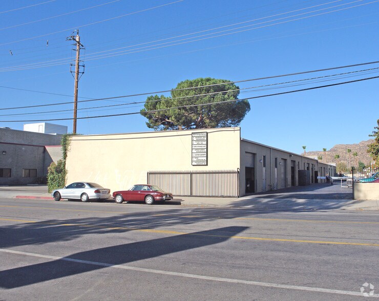 9939 Canoga Ave, Chatsworth, CA à louer - Photo principale – Image 1 sur 7