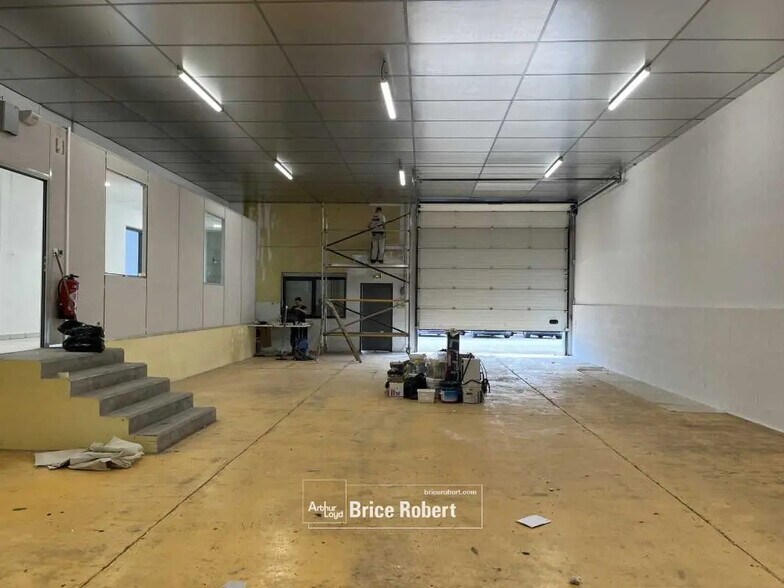 Local d’activités dans Villeurbanne à louer - Photo de l’immeuble – Image 2 sur 5