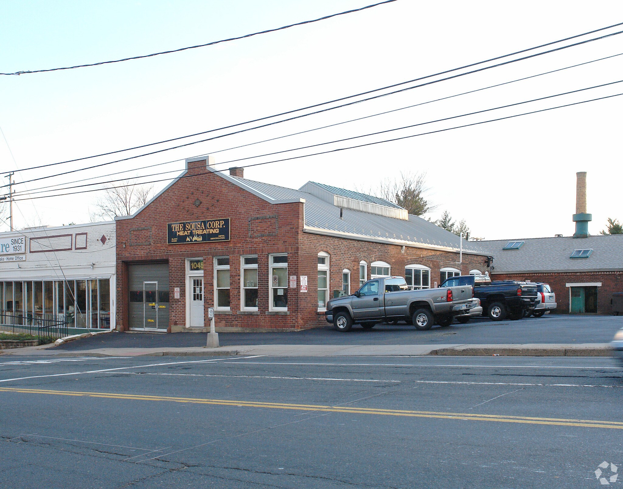 1045 New Britain Ave, West Hartford, CT à louer Photo principale– Image 1 sur 4