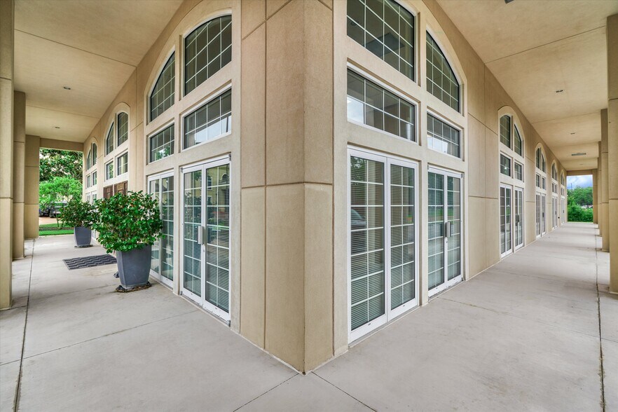 8303 Cypresswood Dr, Spring, TX à louer - Photo de l’immeuble – Image 3 sur 15