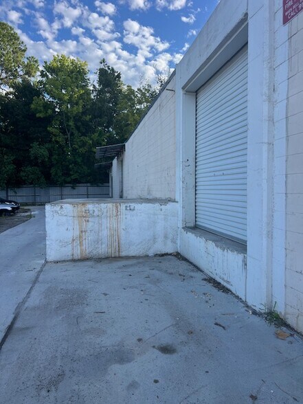 682 Edgewood Ave N, Jacksonville, FL à louer - Photo de l’immeuble – Image 2 sur 8