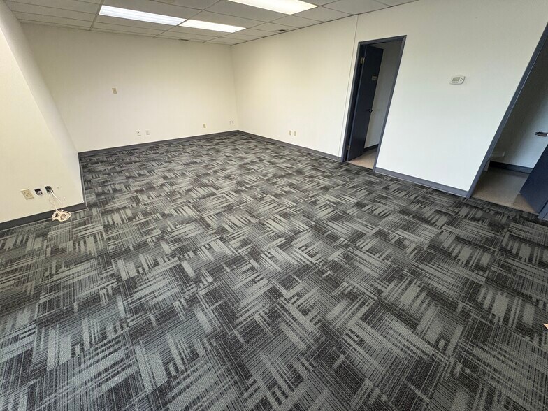 9730-9738 51st Ave NW, Edmonton, AB à louer - Photo de l’immeuble – Image 2 sur 3