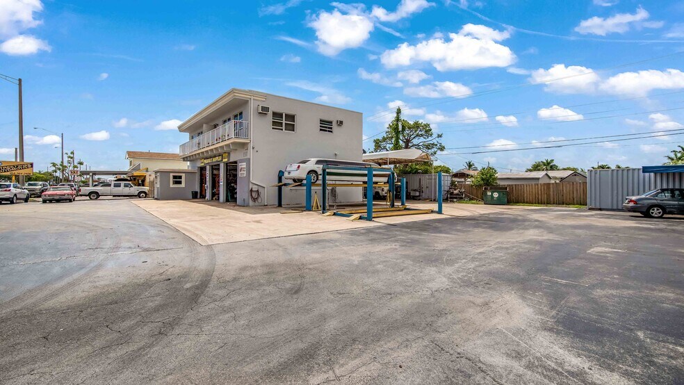 250 NE 44th St, Oakland Park, FL à vendre - Photo de l’immeuble – Image 2 sur 32