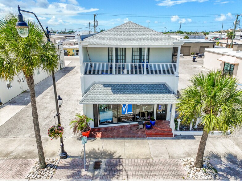 528 E Venice Ave, Venice, FL à vendre - Photo de l’immeuble – Image 2 sur 8
