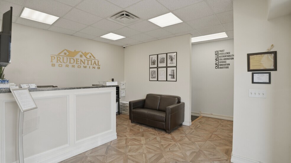 450 Sunrise Hwy, Rockville Centre, NY à vendre - Photo intérieure – Image 3 sur 58