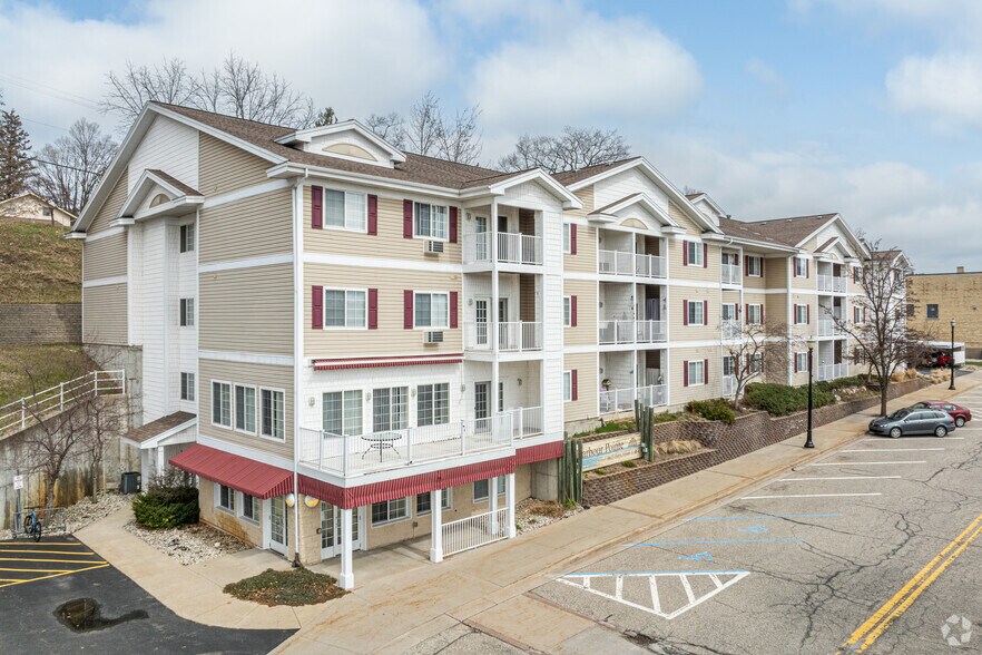 8673 Ferry St, Montague, MI à vendre - Photo principale – Image 1 sur 4