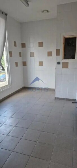 Local commercial dans Bourg-en-Bresse à louer - Photo de l’immeuble – Image 3 sur 5