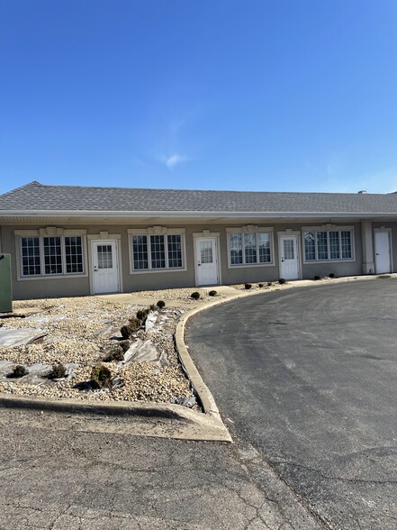 1600 E Main St, St Charles, IL à louer - Photo de l’immeuble – Image 2 sur 6