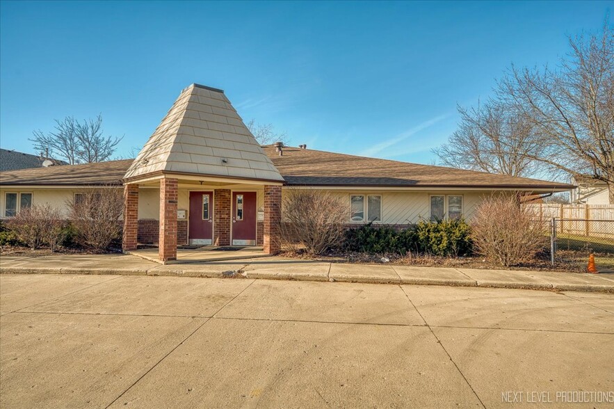 1030 Summerfield Dr, Roselle, IL à louer - Photo de l’immeuble – Image 1 sur 7