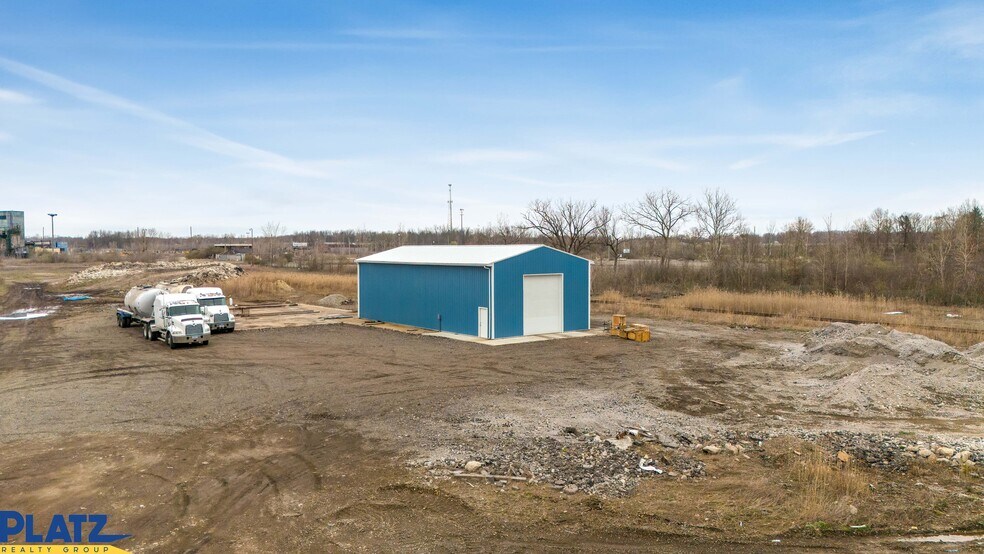 1328 N River Rd NW, Warren, OH à louer - Photo de l’immeuble – Image 2 sur 11