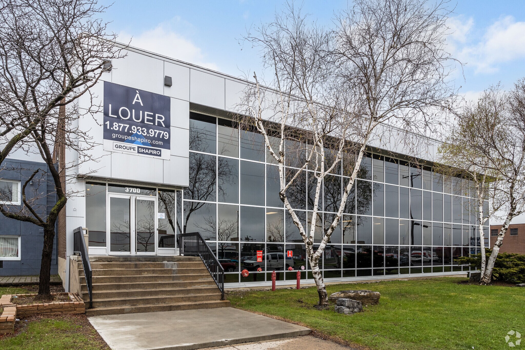 3700 Rue Griffith, Montréal, QC à louer Photo principale– Image 1 sur 5