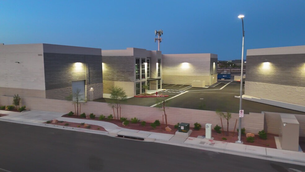 10710-10890 South Rainbow Blvd, Las Vegas, NV à louer - Vidéo sur l’annonce professionnelle – Image 2 sur 20