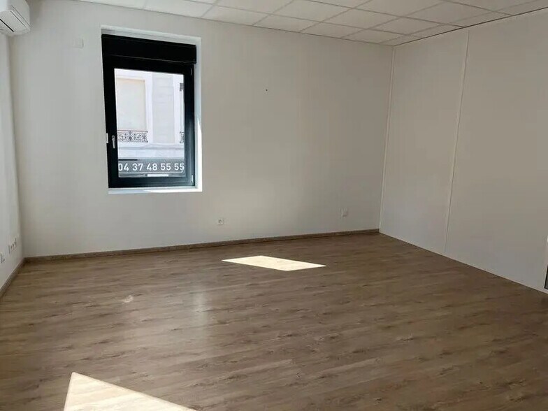 Bureau dans Villeurbanne à louer - Photo de l’immeuble – Image 3 sur 5