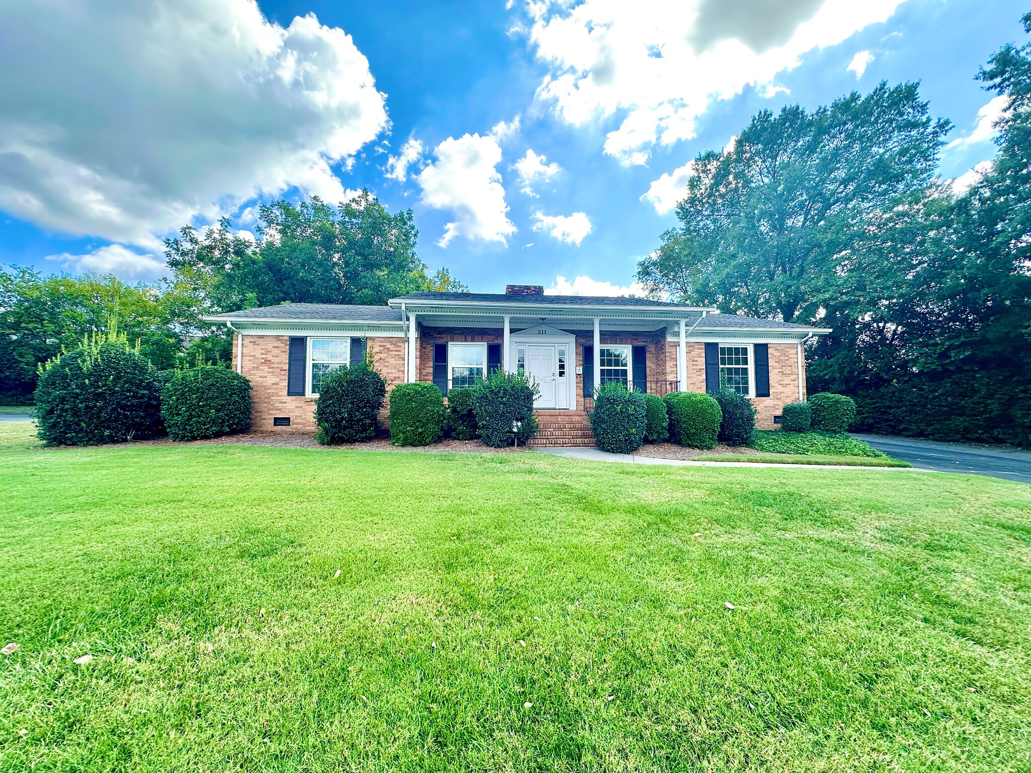 211 Main St, Pineville, NC à vendre Photo de l’immeuble– Image 1 sur 11