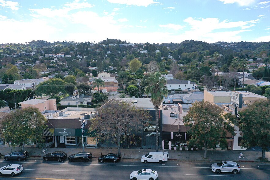 13946 Ventura Blvd, Van Nuys, CA à louer - Photo de l’immeuble – Image 2 sur 14