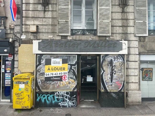 Plus de détails pour Local commercial à louer