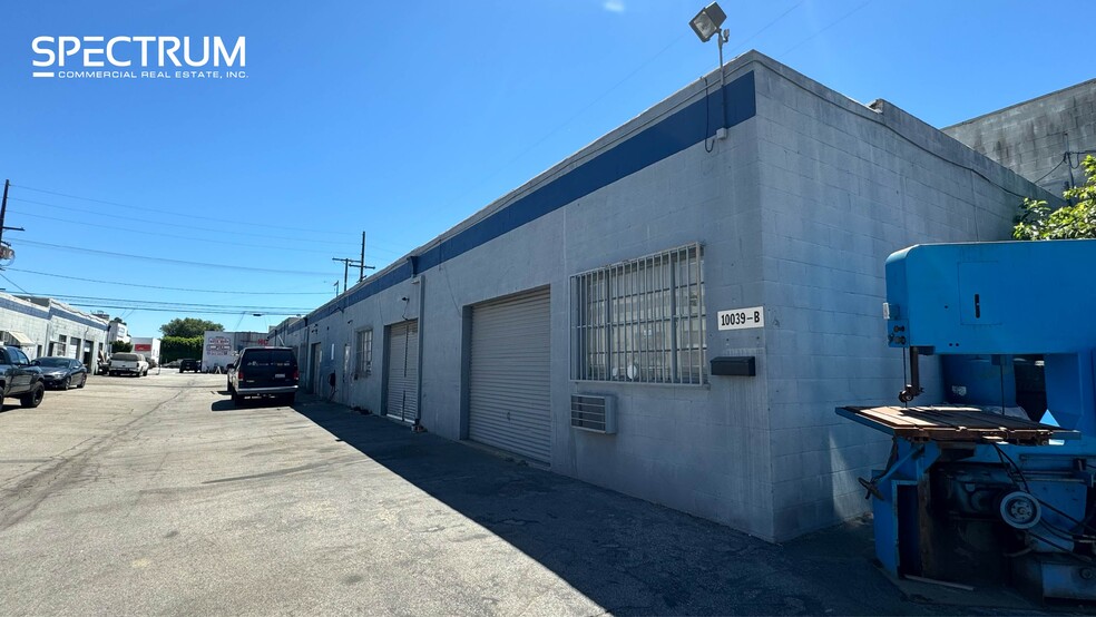 10035-10039 Canoga Ave, Chatsworth, CA à louer - Photo de l’immeuble – Image 2 sur 2