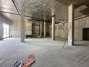 3 Burnt Oak Broa, Edgware à louer Photo intérieure– Image 2 sur 2