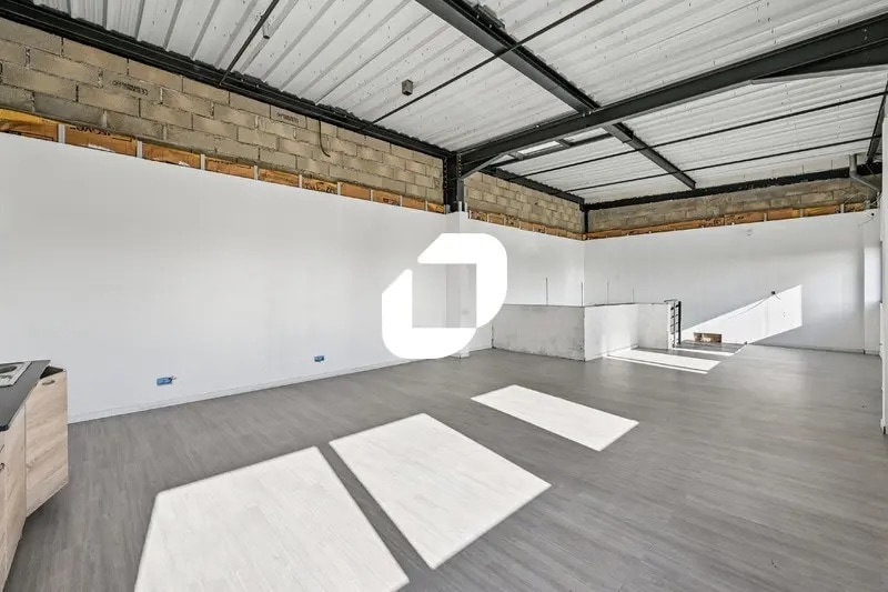 Bureau dans Viarmes à louer - Photo de l’immeuble – Image 3 sur 13