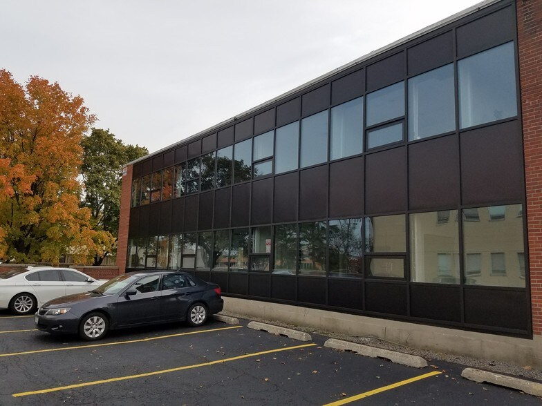 7300 N Cicero Ave, Lincolnwood, IL à louer - Photo de l’immeuble – Image 3 sur 11