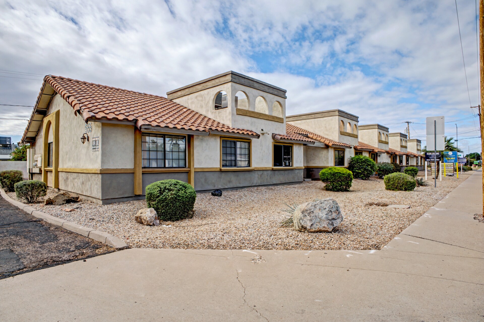 555 W University Dr, Mesa, AZ à louer Photo principale– Image 1 sur 28