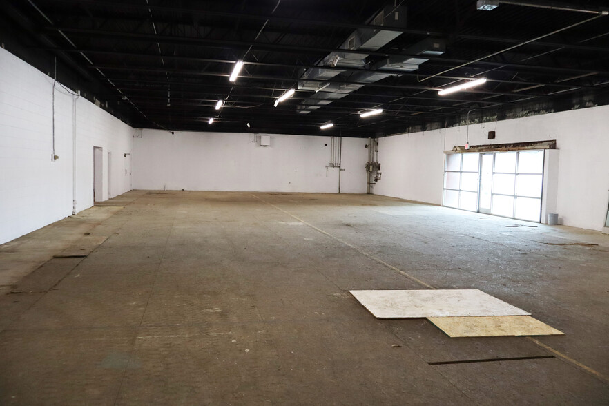2064 Brentwood St, High Point, NC à louer - Photo de l’immeuble – Image 3 sur 15