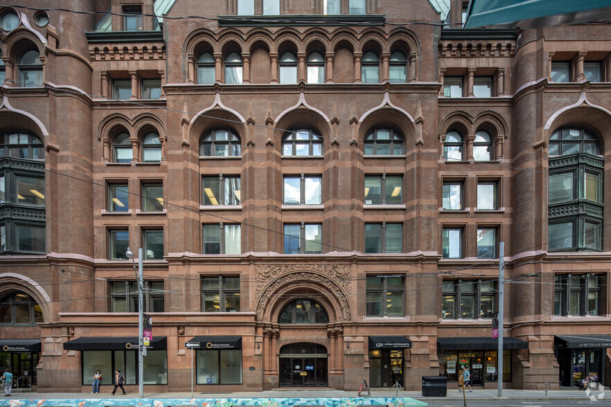 20 Richmond St E, Toronto, ON à vendre - Photo de l’immeuble – Image 3 sur 15