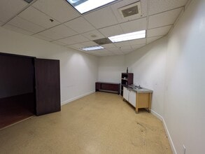 2600 Foothill Blvd, La Crescenta, CA à louer Photo intérieure– Image 2 sur 7