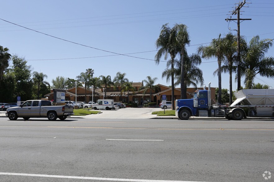 4403-4413 Riverside Dr, Chino, CA à louer - Photo principale – Image 3 sur 5