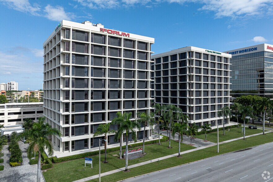 1665 Palm Beach Lakes Blvd, West Palm Beach, FL à louer - Photo de l’immeuble – Image 3 sur 17