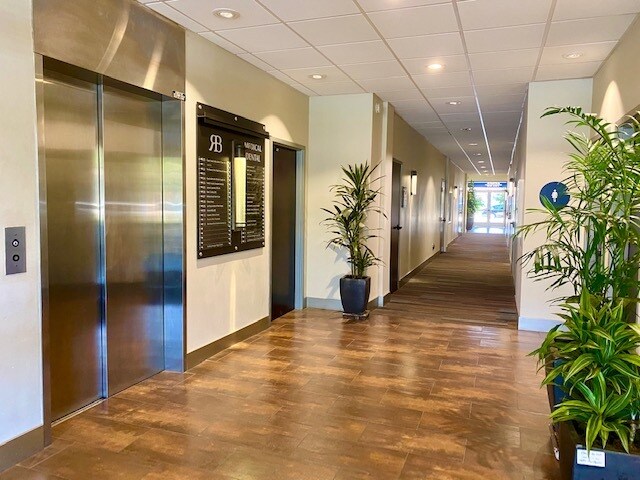 16766 Bernardo Center Dr, San Diego, CA à louer - Photo intérieure – Image 2 sur 11