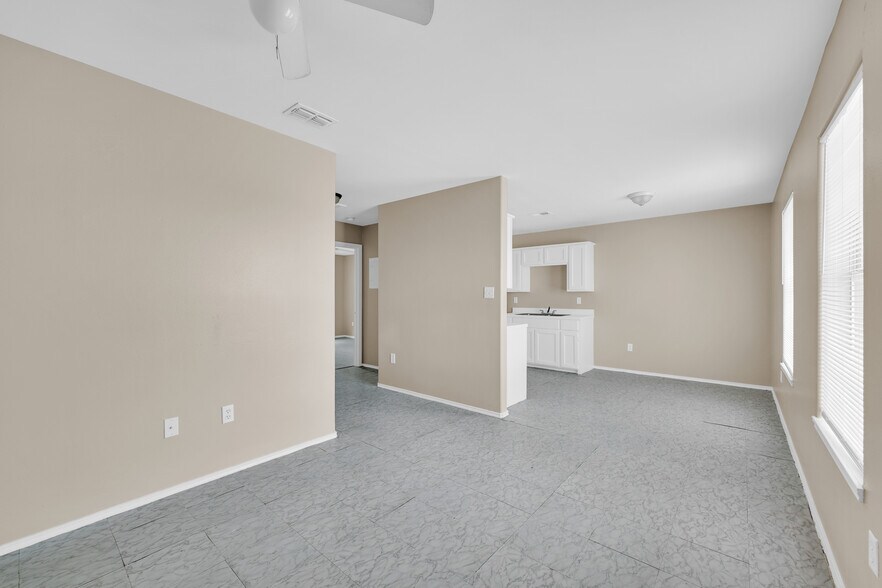 303 Gastel Cir, Edinburg, TX à vendre - Photo intérieure – Image 2 sur 16