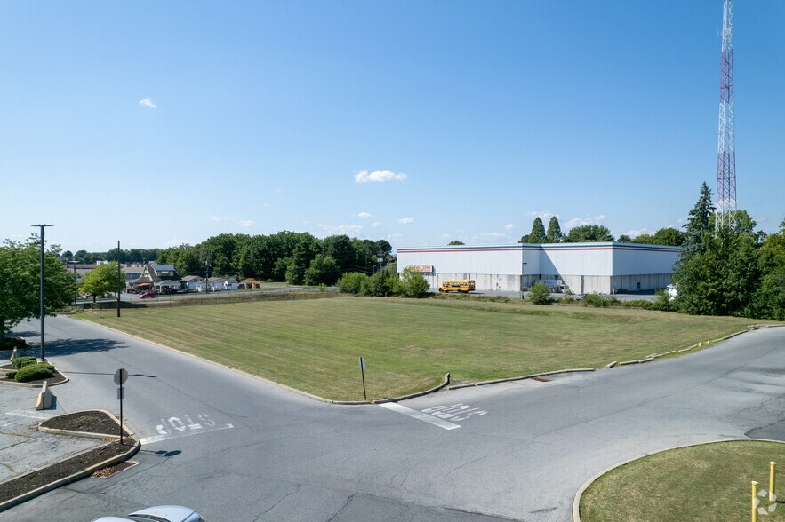 Whitehall Rd, Whitehall, PA à louer - Photo principale – Image 1 sur 2