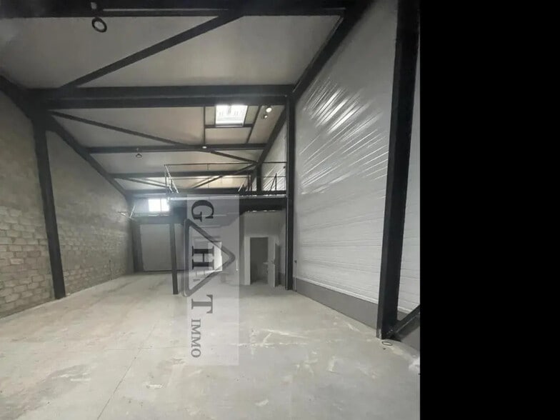 Industriel/Logistique dans Ennery à louer - Photo de l’immeuble – Image 3 sur 5