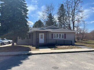 Plus de détails pour 701 Water St, East Jordan, MI - Bureau à vendre
