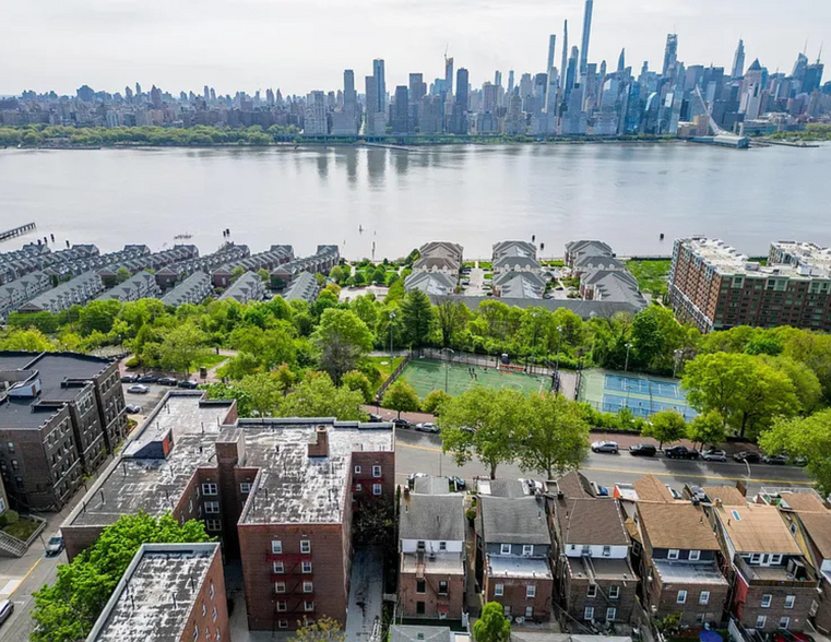 6115 Boulevard E, West New York, NJ à vendre - Photo de l’immeuble – Image 2 sur 8
