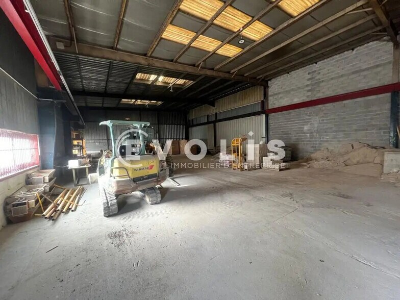 Local d’activités dans Ozoir-la-Ferrière à louer - Photo de la construction – Image 3 sur 6