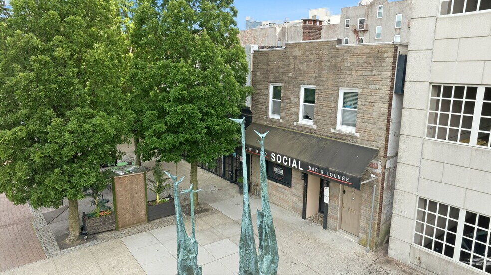 16 Memorial Hwy, New Rochelle, NY à vendre - Photo de l’immeuble – Image 2 sur 5