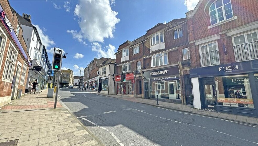 14-16 London Rd, East Grinstead à vendre - Photo de l’immeuble – Image 3 sur 6