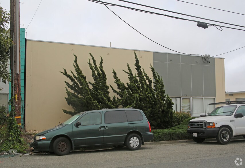 2214-2226 American Ave, Hayward, CA à vendre - Photo de l’immeuble – Image 3 sur 5