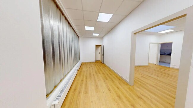 Plus de détails pour Local commercial à vendre