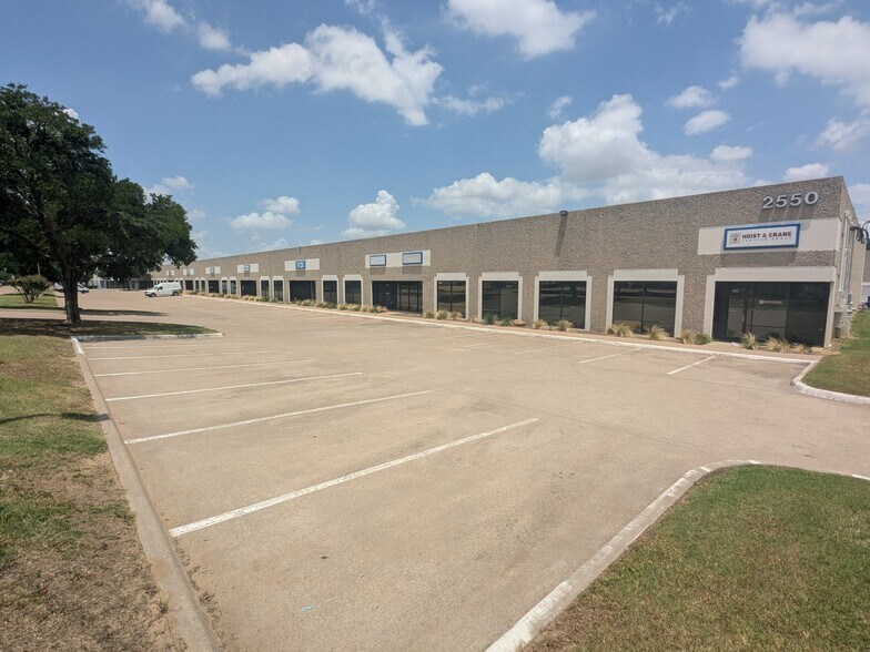 2550 114th St, Grand Prairie, TX à louer - Photo de l’immeuble – Image 2 sur 9