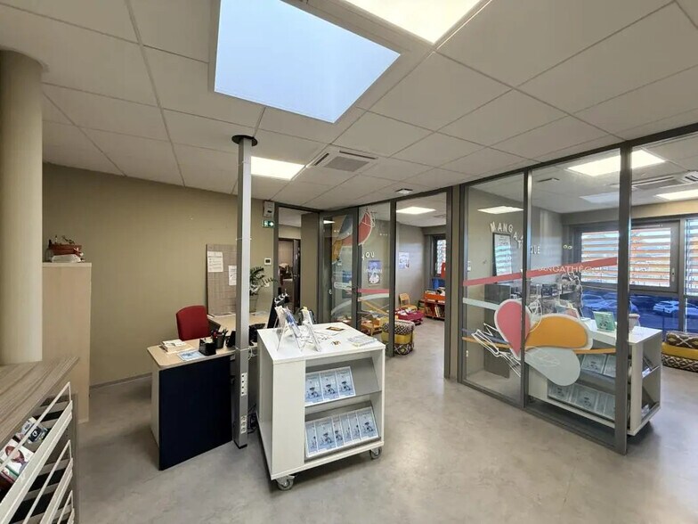 Bureau dans Roquebrune-sur-Argens à vendre - Photo de l’immeuble – Image 3 sur 5