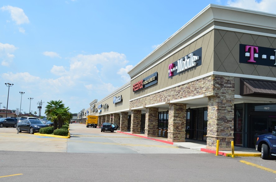 1507 S Hwy 69, Nederland, TX à louer - Photo de l’immeuble – Image 2 sur 3