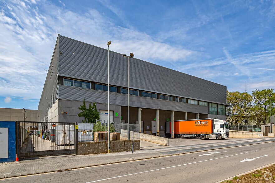 Industriel/Logistique dans Sant Boi de Llobregat, Barcelona à louer - Photo de l’immeuble – Image 2 sur 6